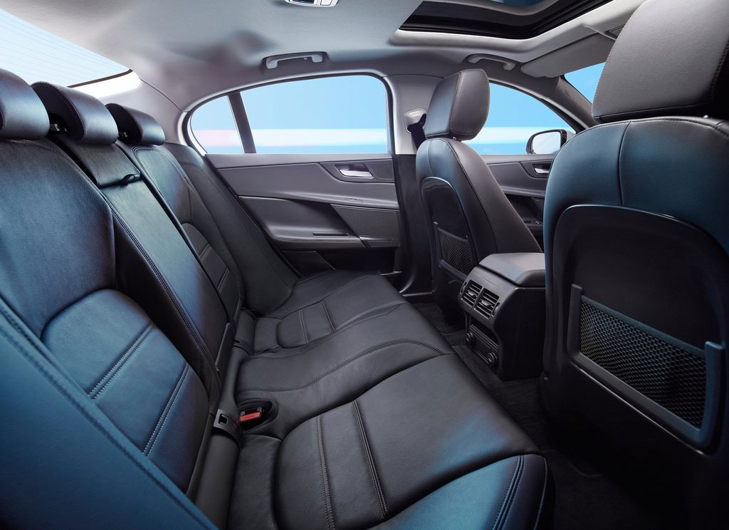 Jaguar XE 2.0 Portfolio จากัวร์ เอ็กซ์อี ปี 2015 : ภาพที่ 8