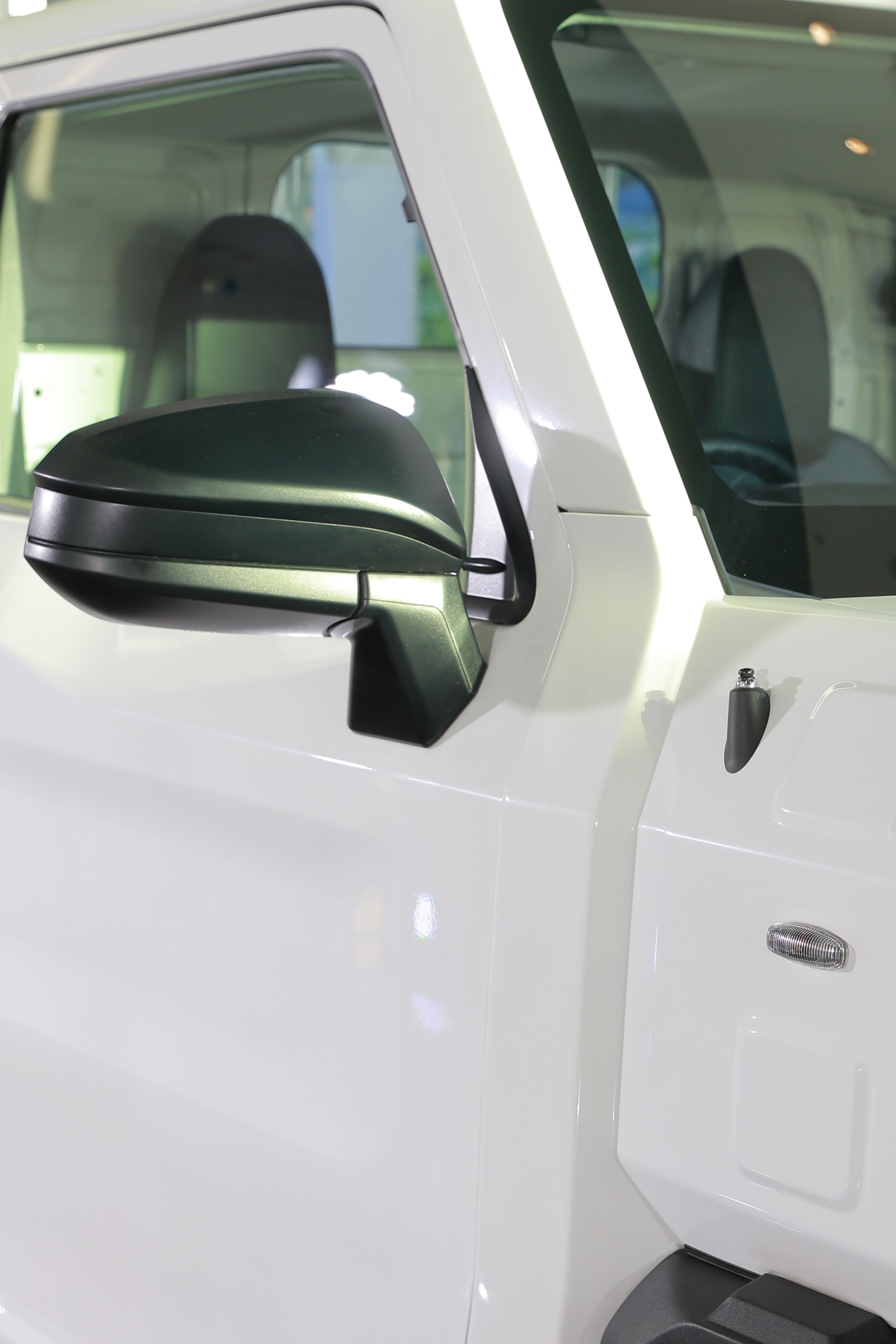 Toyota Hiliux Champ 2.4 Diesel MT C&C LWB โตโยต้า ปี 2025 : ภาพที่ 7