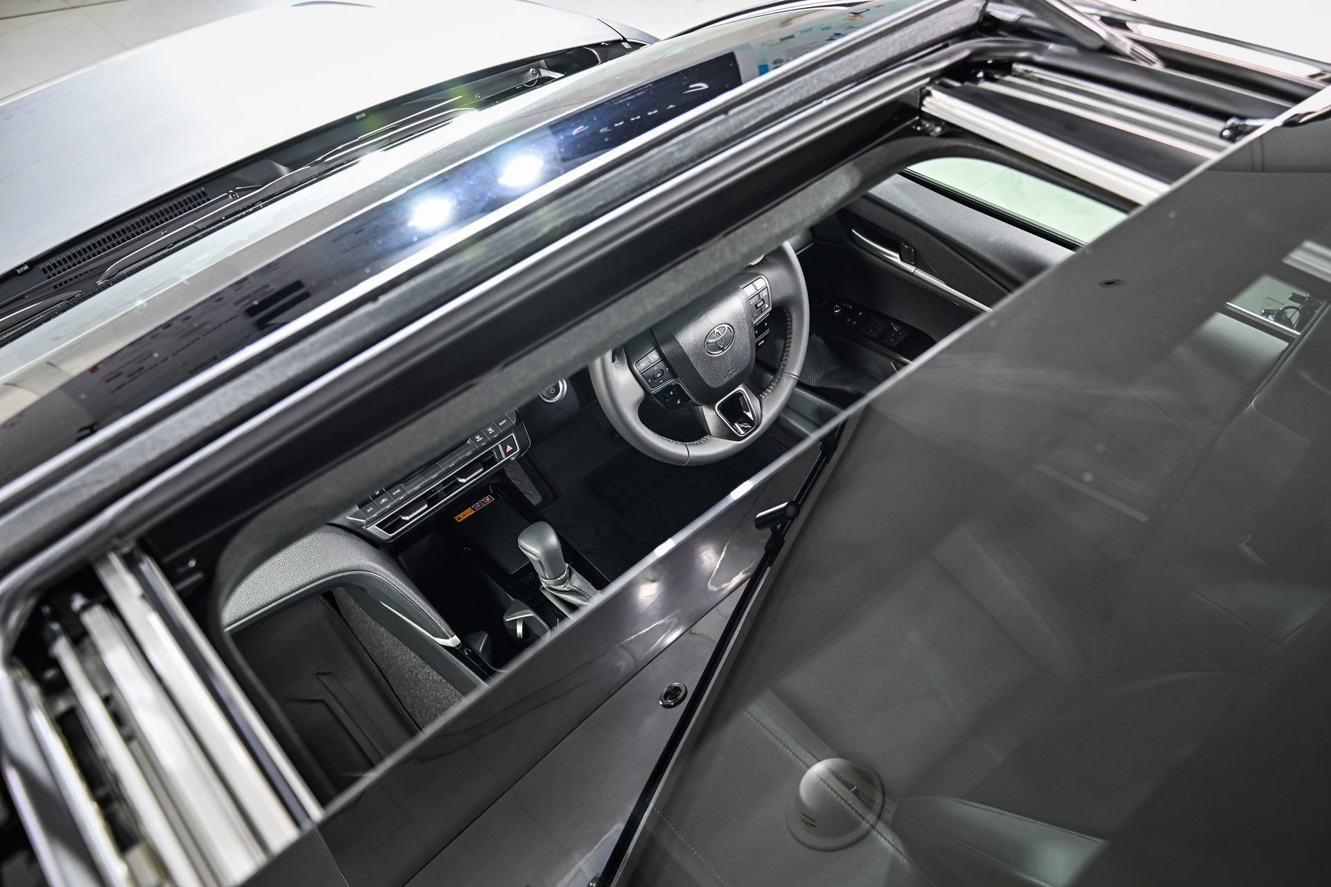 Toyota Camry HEV Premium โตโยต้า คัมรี่ ปี 2024 : ภาพที่ 12