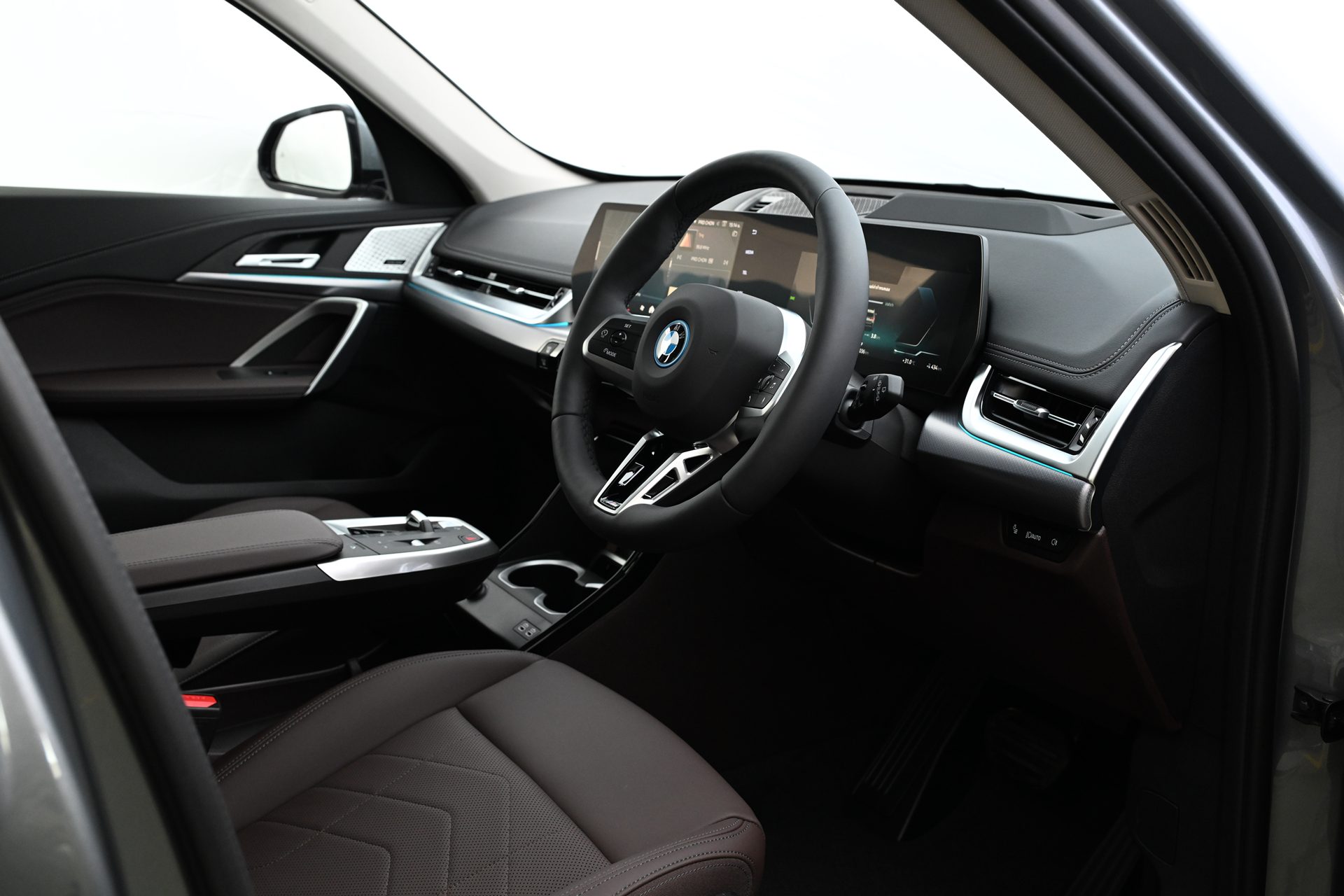 BMW i X1 eDrive20L M Sport บีเอ็มดับเบิลยู ปี 2025 : ภาพที่ 9