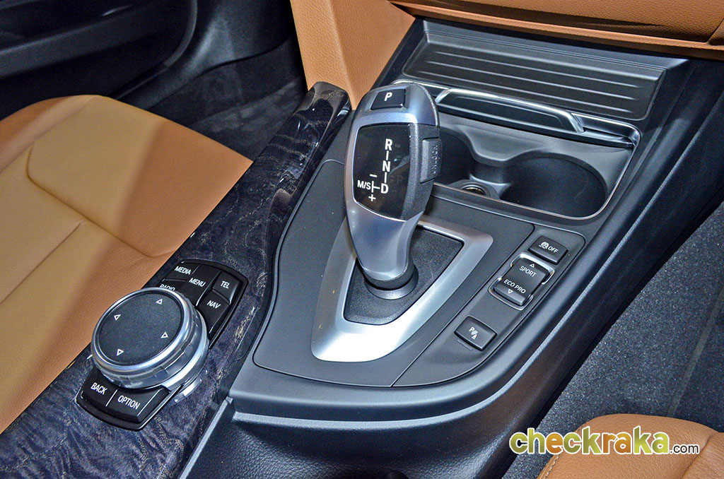 BMW Series 3 320d Celebration Edition บีเอ็มดับเบิลยู ซีรีส์3 ปี 2016 : ภาพที่ 11