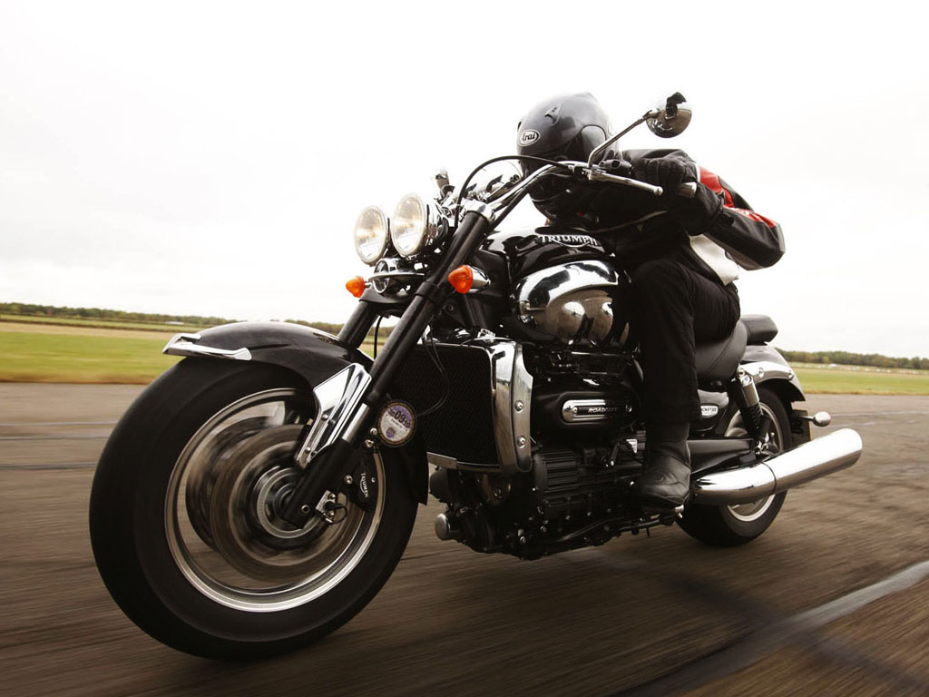 Triumph Rocket III Roadster ไทรอัมพ์ ร็อคเก็ตทรี ปี 2011 : ภาพที่ 4