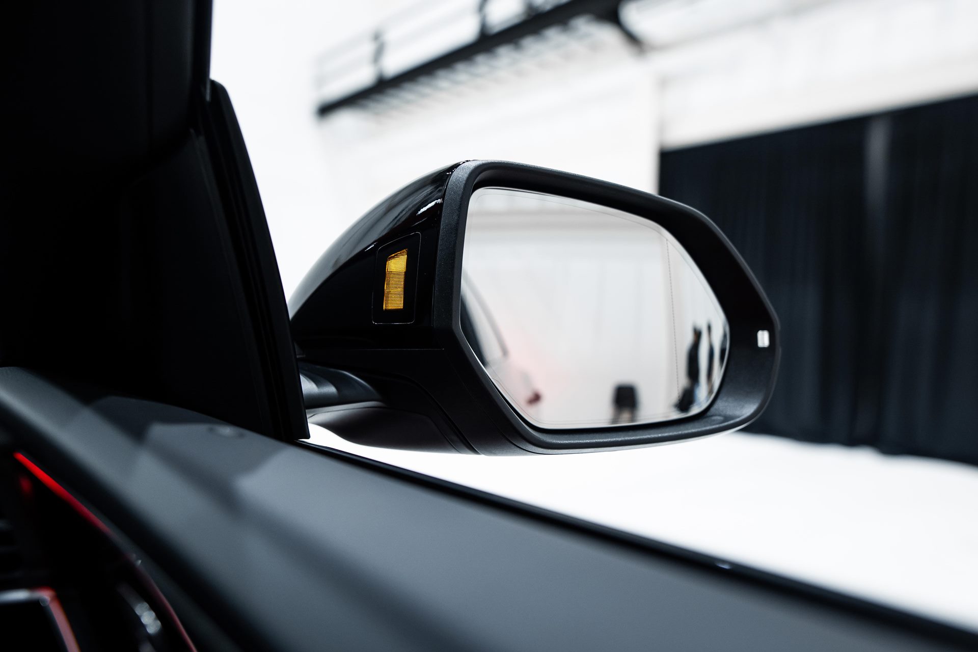 Audi Q8 TFSI e quattro S line edition one อาวดี้ ปี 2024 : ภาพที่ 15