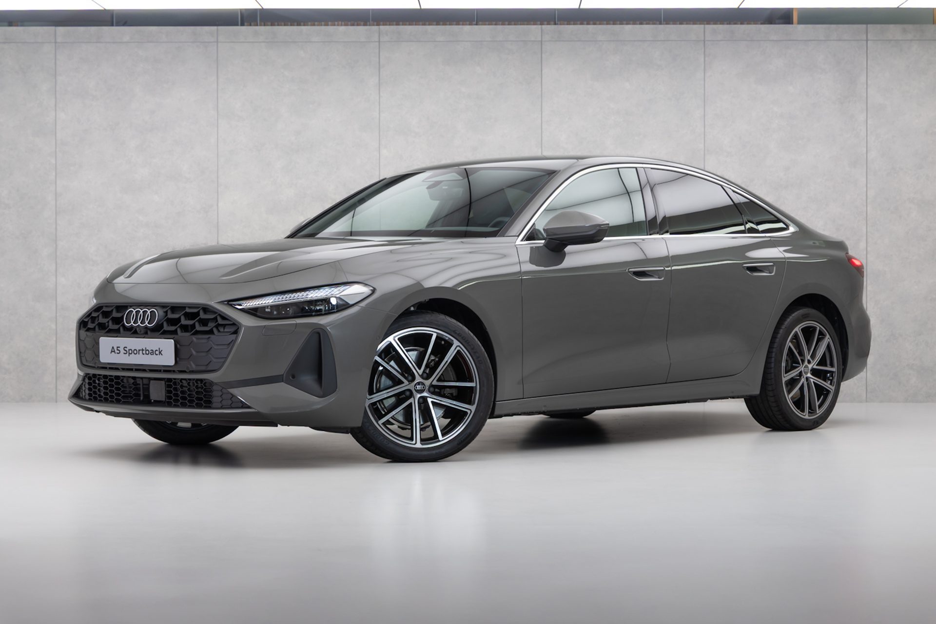 Audi A5 Sportback TFSI e quattro Tech Plus อาวดี้ เอ5 ปี 2025 : ภาพที่ 1