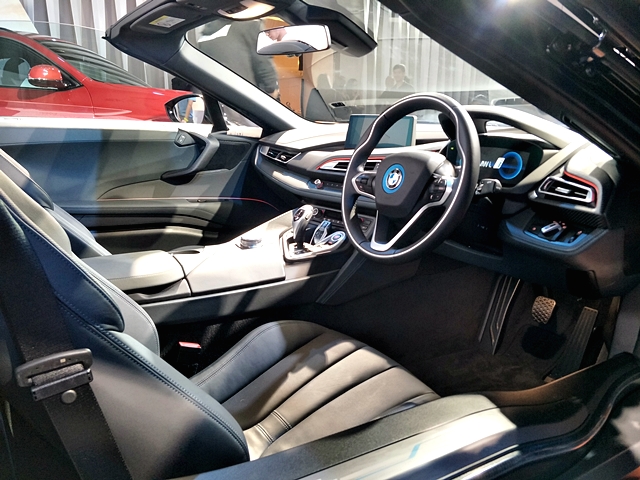 BMW i 8 Roadster บีเอ็มดับเบิลยู ปี 2018 : ภาพที่ 3