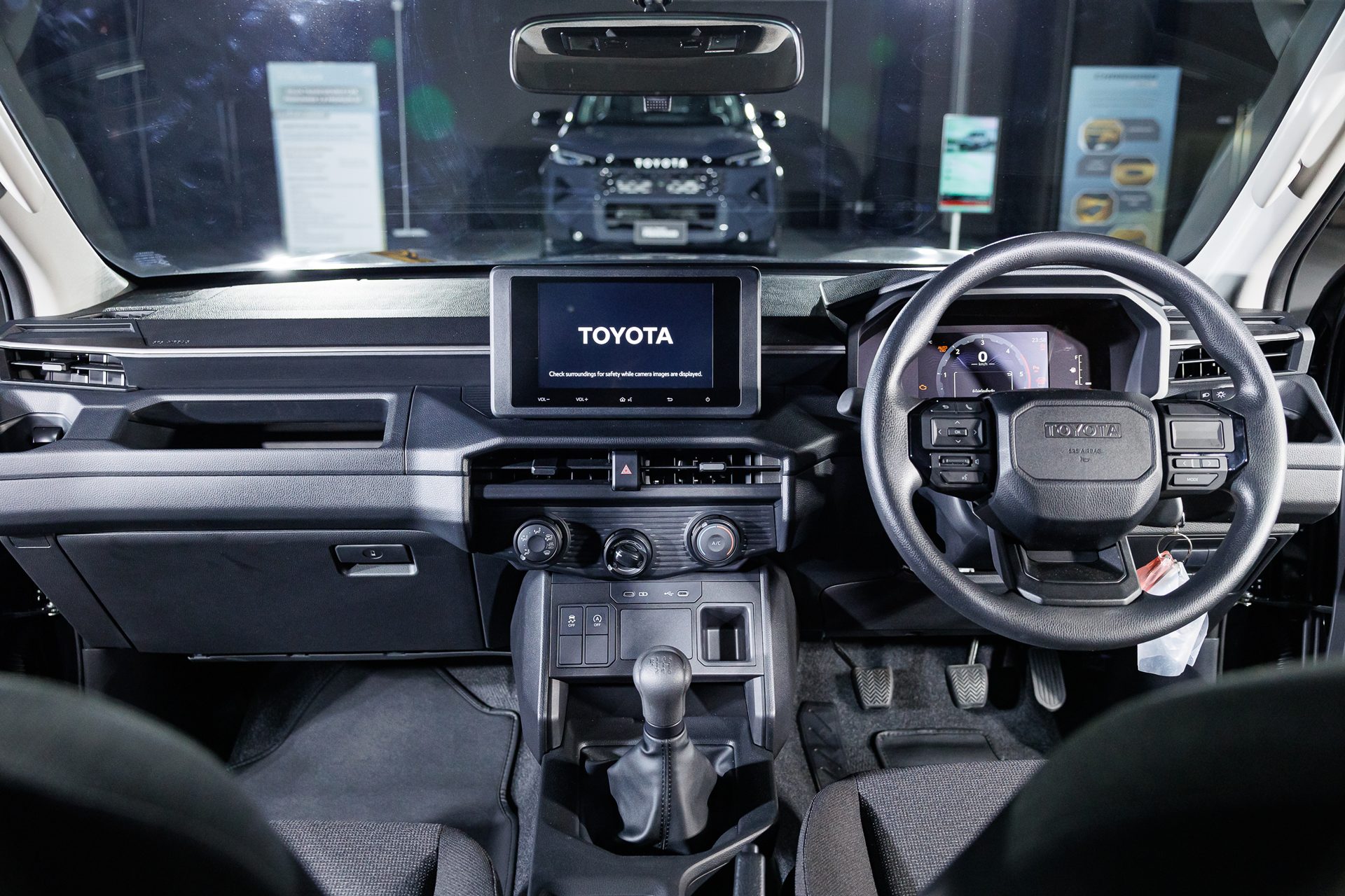 Toyota Hilux Travo Double Cab Prerunner 2.8 Premium MT โตโยต้า ไฮลักซ์ ทราโว ปี 2025 : ภาพที่ 7