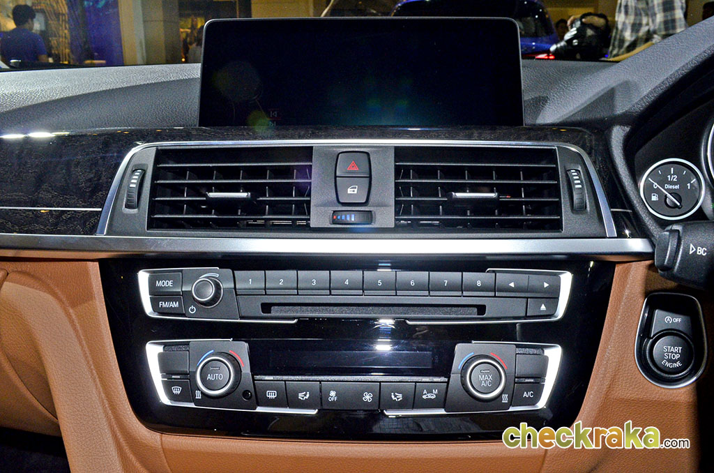 BMW Series 3 320d Celebration Edition บีเอ็มดับเบิลยู ซีรีส์3 ปี 2016 : ภาพที่ 9