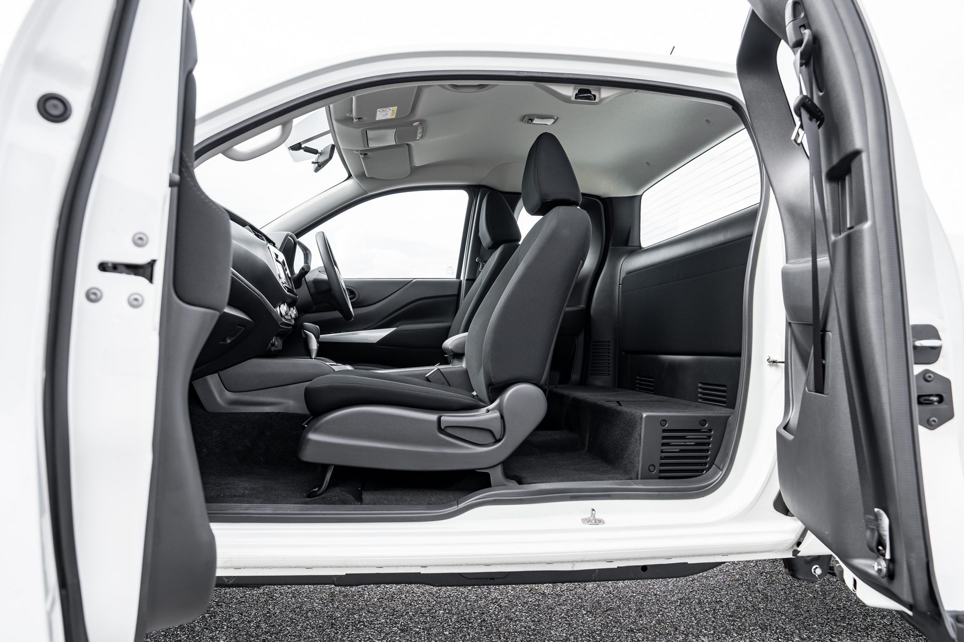 Nissan Navara King Cab Calibre SL 7AT นิสสัน นาวาร่า ปี 2025 : ภาพที่ 16