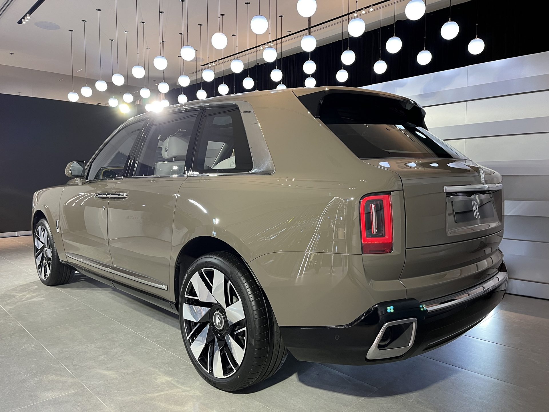 Rolls-Royce Cullinan Series II โรลส์-รอยซ์ ปี 2024 : ภาพที่ 3