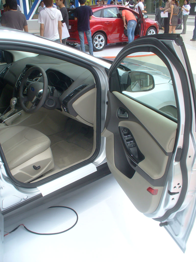 Ford Focus 4Dr 2.0L Ti-VCT GDi Titanium+ PowerShift AT ฟอร์ด โฟกัส ปี 2012 : ภาพที่ 10