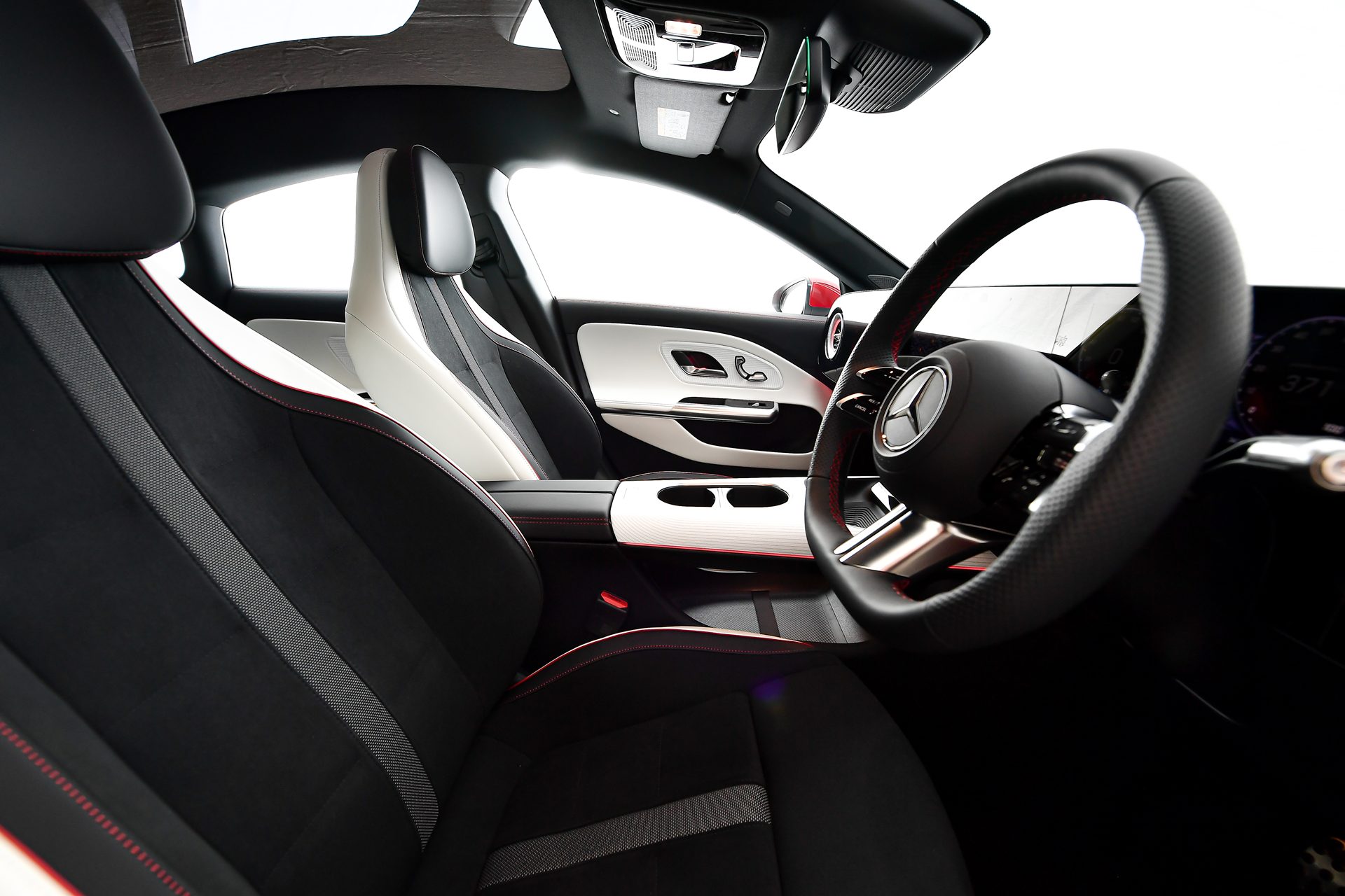 Mercedes-benz CLA-Class CLA 250+ with EQ Technology เมอร์เซเดส-เบนซ์ ปี 2025 : ภาพที่ 13