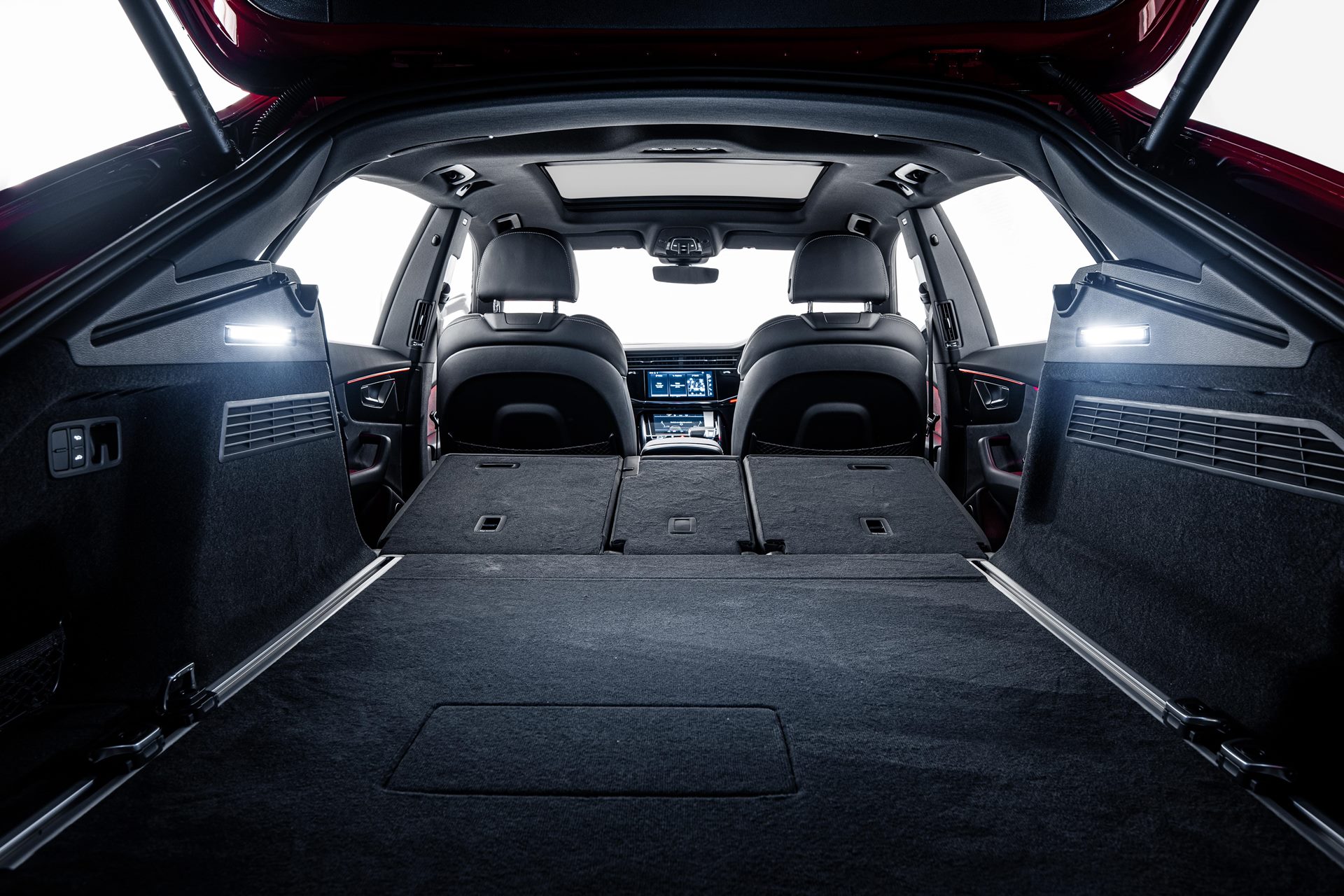 Audi Q8 TFSI e quattro S line edition one อาวดี้ ปี 2024 : ภาพที่ 17