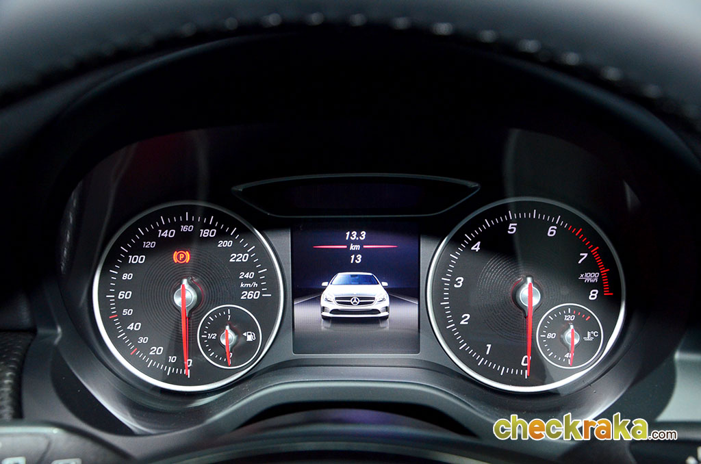 Mercedes-benz A-Class A 180 Urban เมอร์เซเดส-เบนซ์ เอ-คลาส ปี 2015 : ภาพที่ 17