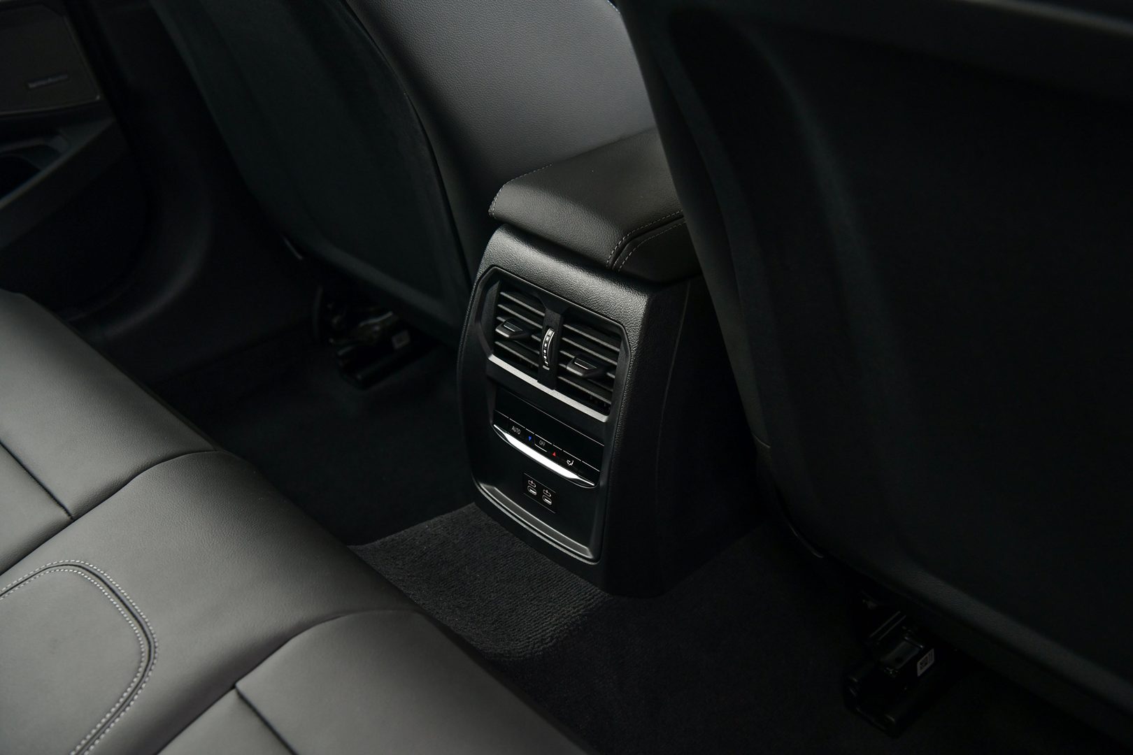 BMW Series 3 330e M Sport บีเอ็มดับเบิลยู ซีรีส์3 ปี 2025 : ภาพที่ 12