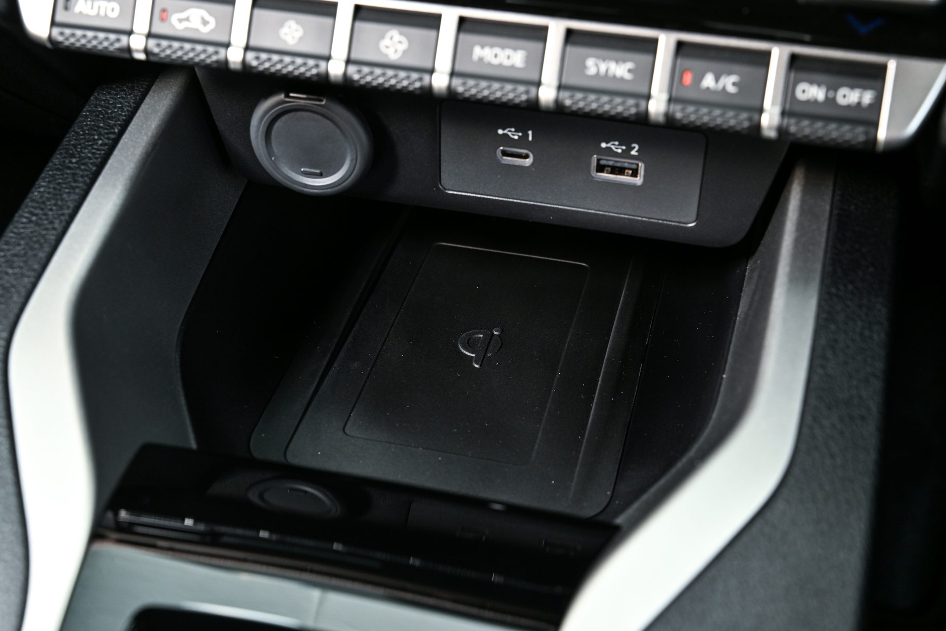 Mitsubishi Xforce HEV Ultimate มิตซูบิชิ ปี 2025 : ภาพที่ 6