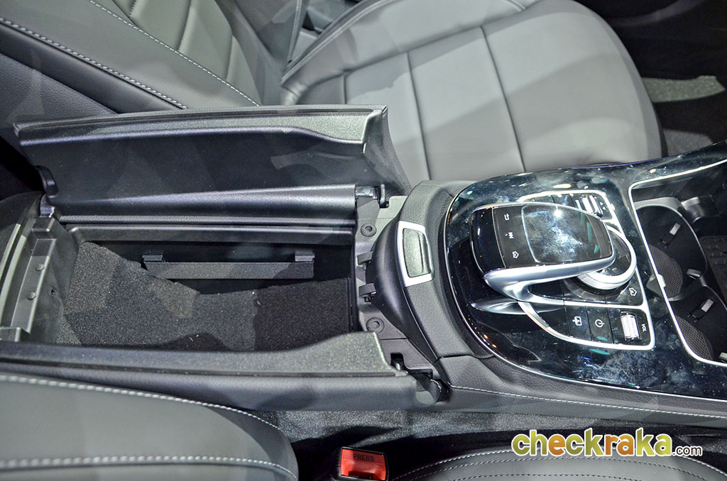 Mercedes-benz E-Class E 220 D AMG Dynamic เมอร์เซเดส-เบนซ์ อี-คลาส ปี 2016 : ภาพที่ 12