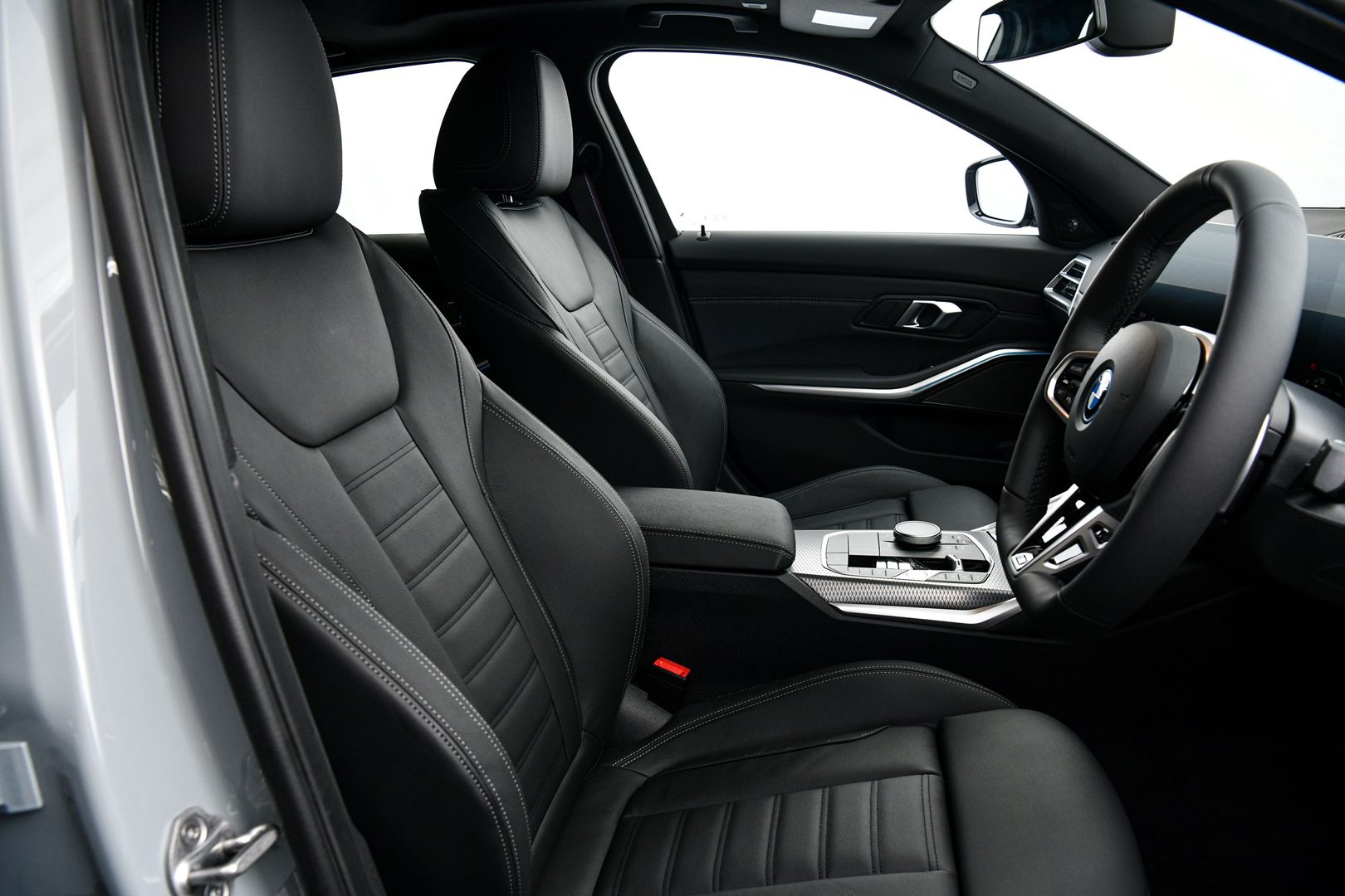 BMW Series 3 330e M Sport บีเอ็มดับเบิลยู ซีรีส์3 ปี 2025 : ภาพที่ 9