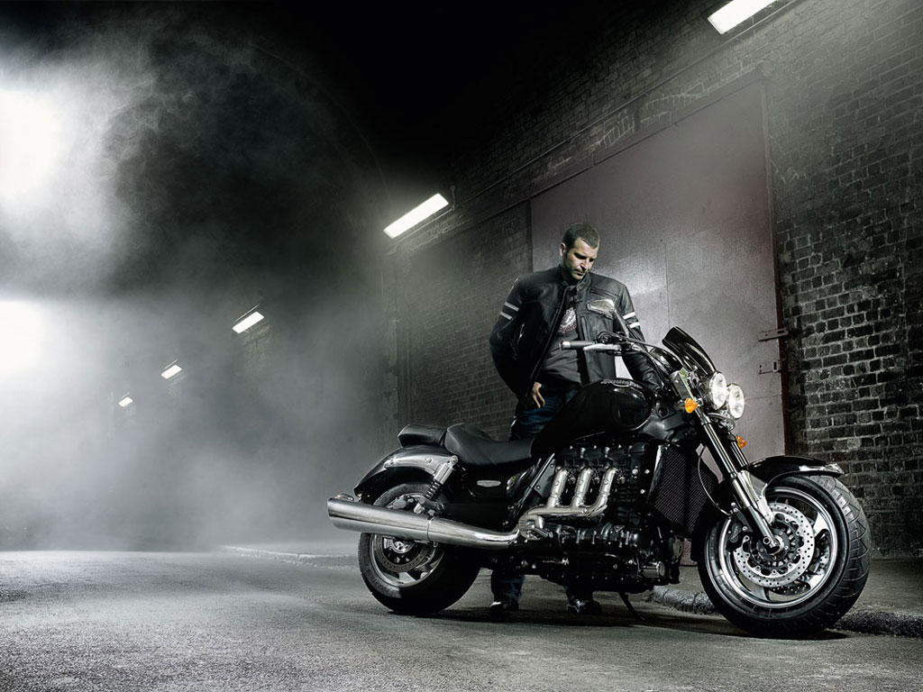 Triumph Rocket III Roadster ไทรอัมพ์ ร็อคเก็ตทรี ปี 2011 : ภาพที่ 6