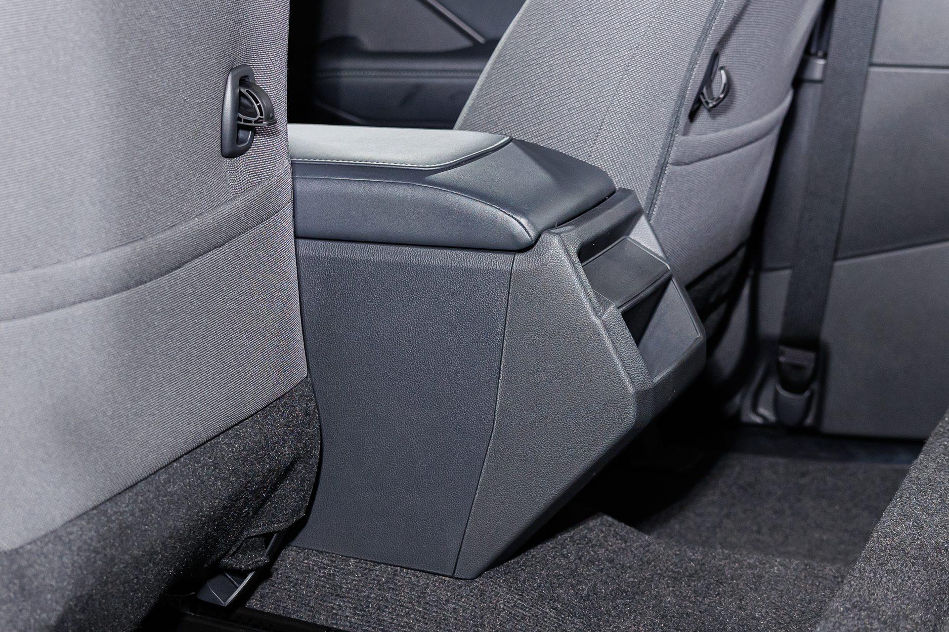 Toyota Hilux Travo Smart Cab Prerunner 2.8 Premium MT โตโยต้า ไฮลักซ์ ทราโว ปี 2025 : ภาพที่ 14