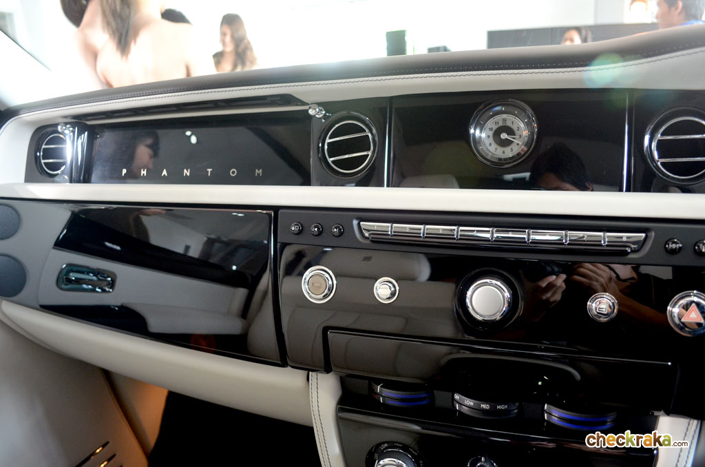 Rolls-Royce Phantom Series II Standard โรลส์-รอยซ์ แฟนทอมซีรีส์ทู ปี 2012 : ภาพที่ 13