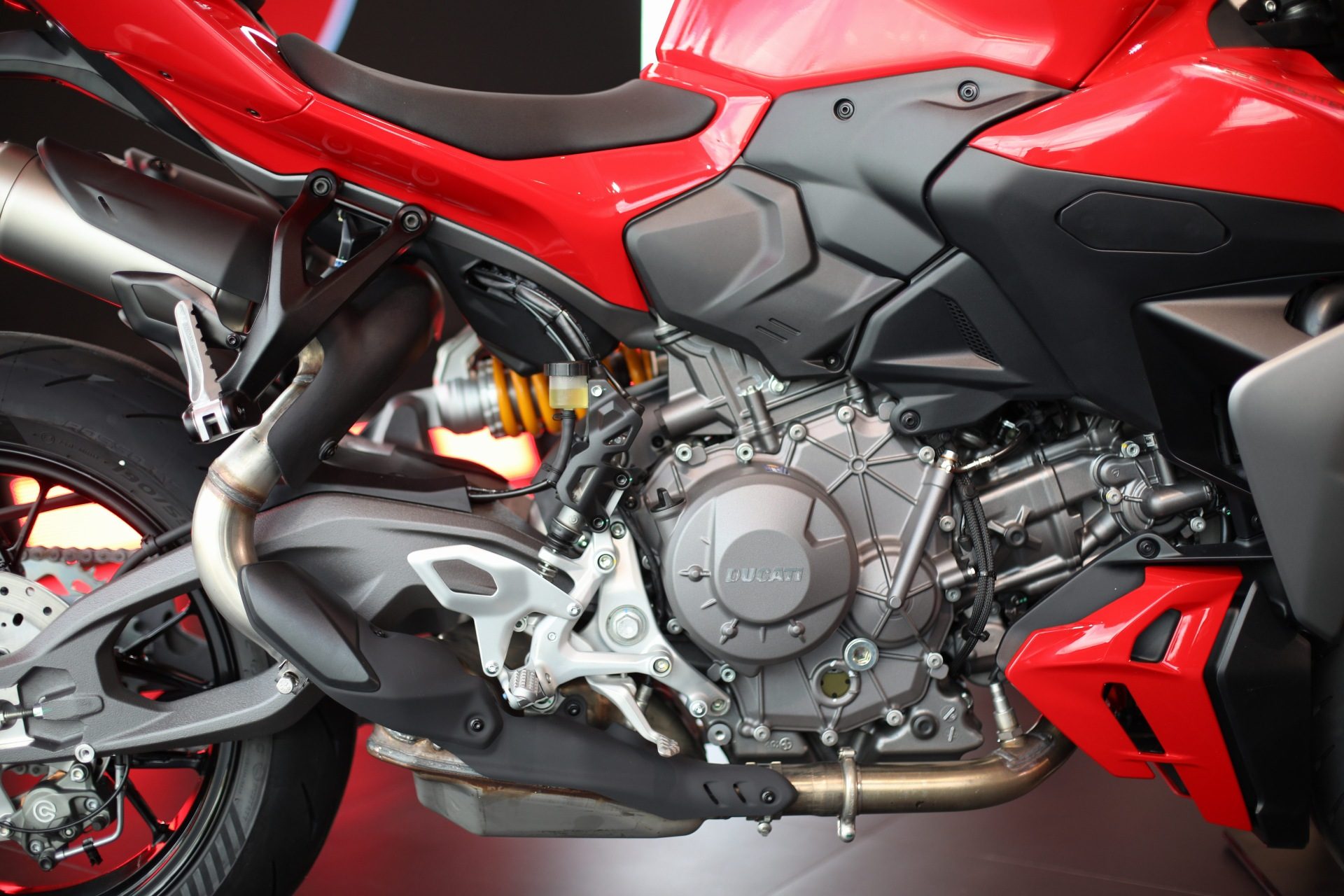 Ducati Streetfighter V2S ดูคาติ สตรีตไฟเตอร์ ปี 2025 : ภาพที่ 2