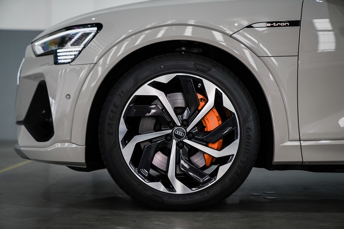 Audi e-tron Sportback 55 quattro S line อาวดี้ ปี 2020 : ภาพที่ 3