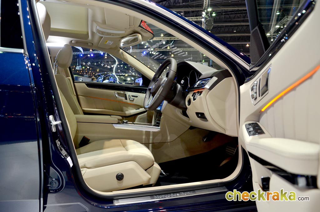 Mercedes-benz E-Class E 300 BlueTEC Hybrid Estate AMG Dynamic เมอร์เซเดส-เบนซ์ อี-คลาส ปี 2013 : ภาพที่ 11