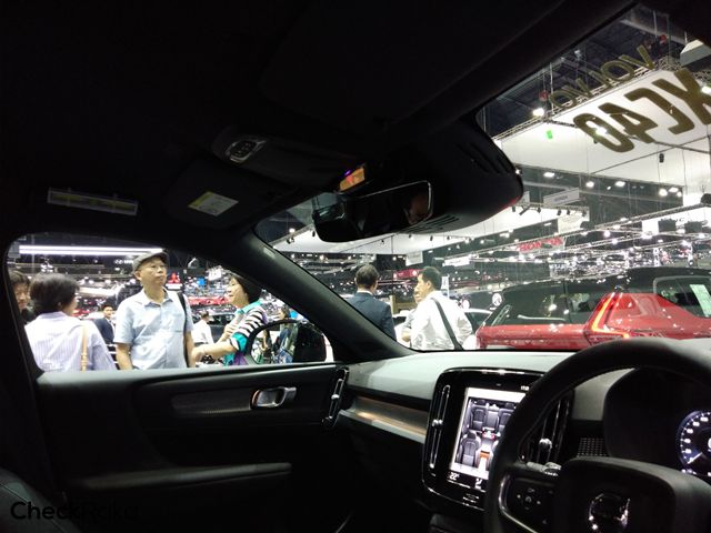 Volvo XC40 T4 Momentum with White Roof วอลโว่ XC40 ปี 2018 : ภาพที่ 15