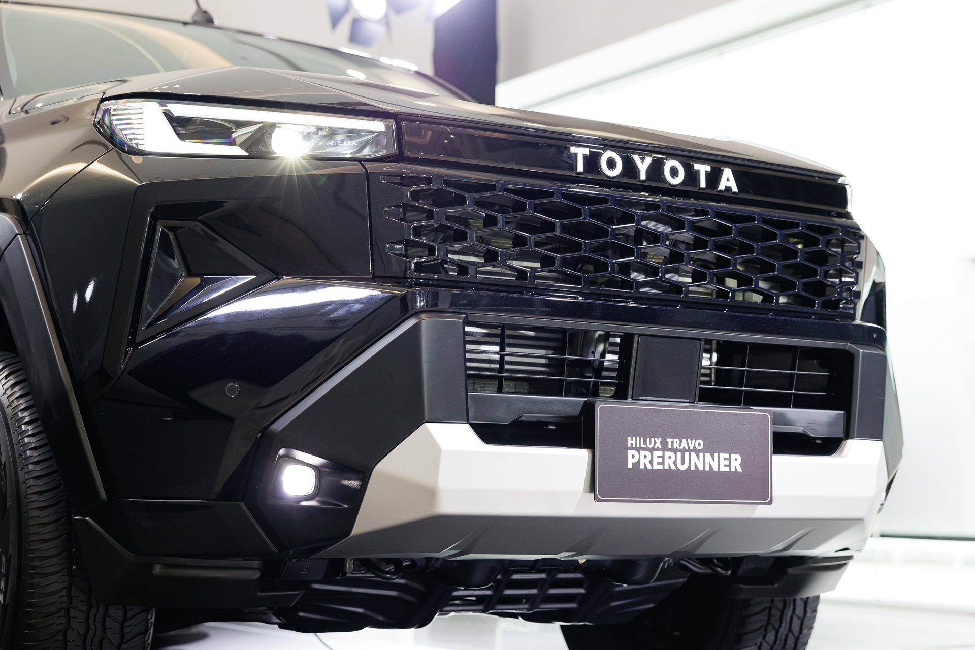 Toyota Hilux Travo Smart Cab Prerunner 2.8 Smart AT โตโยต้า ไฮลักซ์ ทราโว ปี 2025 : ภาพที่ 3