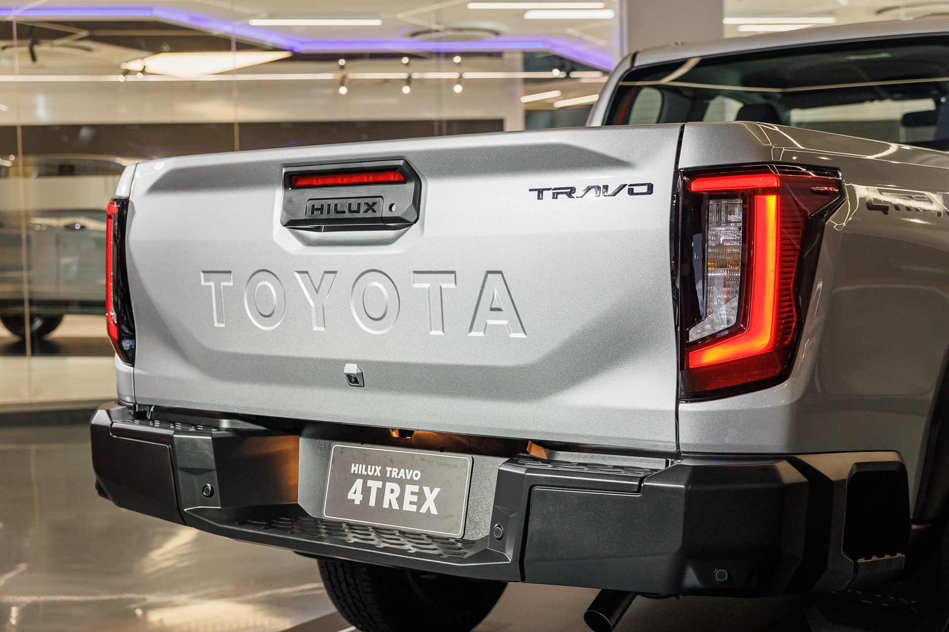 Toyota Hilux Travo Smart Cab 4TREX 2.8 Premium MT โตโยต้า ไฮลักซ์ ทราโว ปี 2025 : ภาพที่ 4