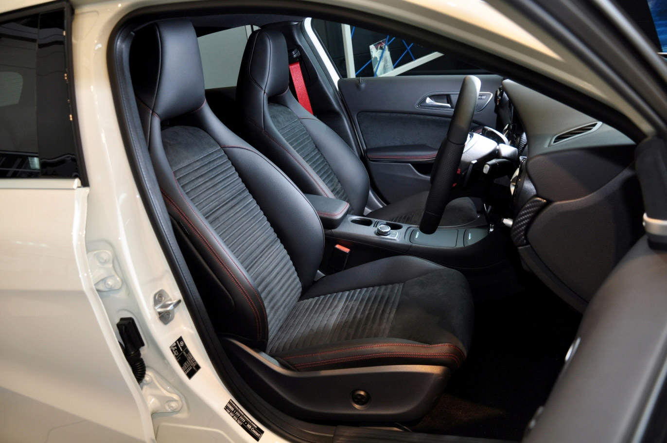 Mercedes-benz A-Class A 250 AMG Sport เมอร์เซเดส-เบนซ์ เอ-คลาส ปี 2012 : ภาพที่ 3