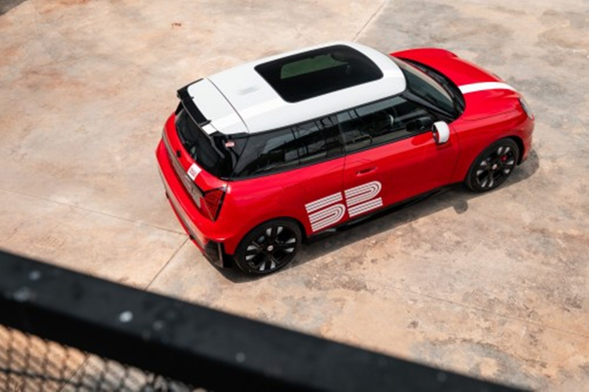 Mini John Cooper Works Electric 1965 Victory Edition มินิ จอห์น คูเปอร์ เวิร์กส์ ปี 2026 : ภาพที่ 2