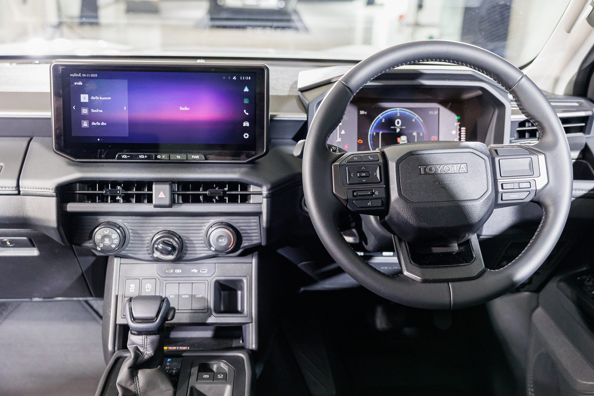 Toyota Hilux Travo Double Cab Prerunner 2.8 Premium AT โตโยต้า ไฮลักซ์ ทราโว ปี 2025 : ภาพที่ 7