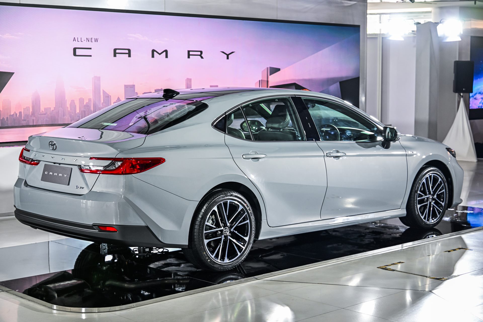 Toyota Camry HEV Premium โตโยต้า คัมรี่ ปี 2024 : ภาพที่ 2
