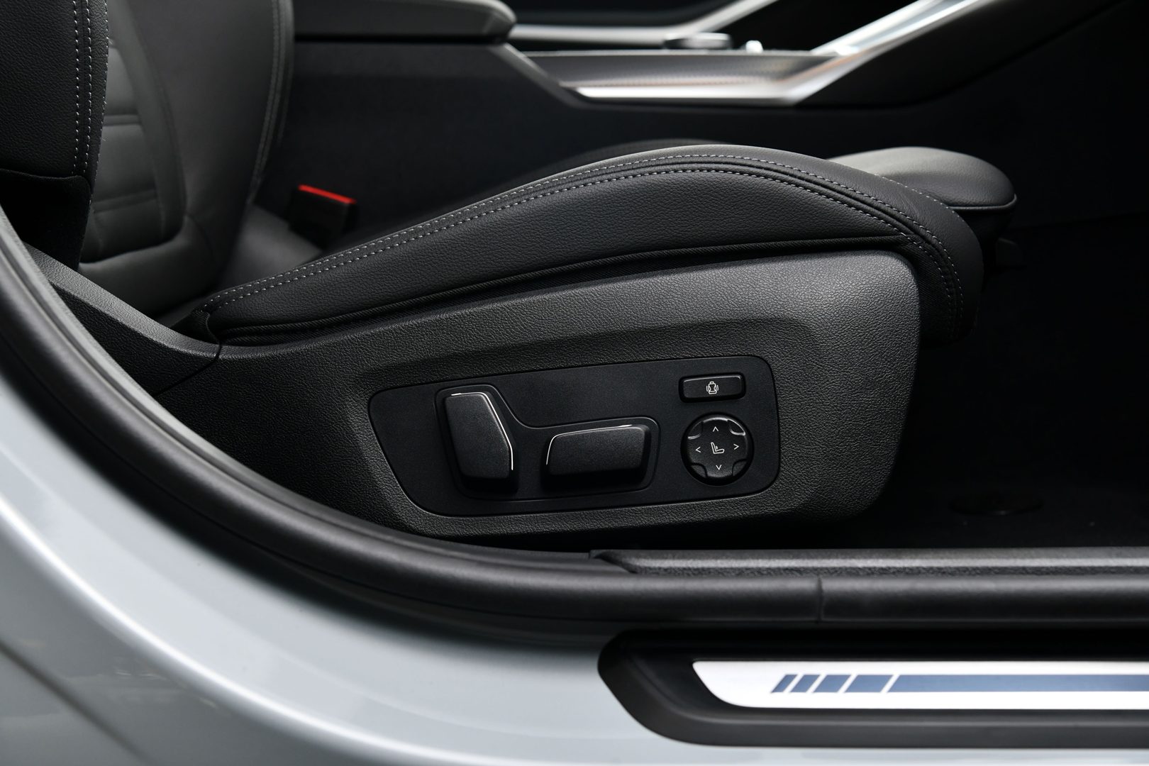 BMW Series 3 330e M Sport บีเอ็มดับเบิลยู ซีรีส์3 ปี 2025 : ภาพที่ 10