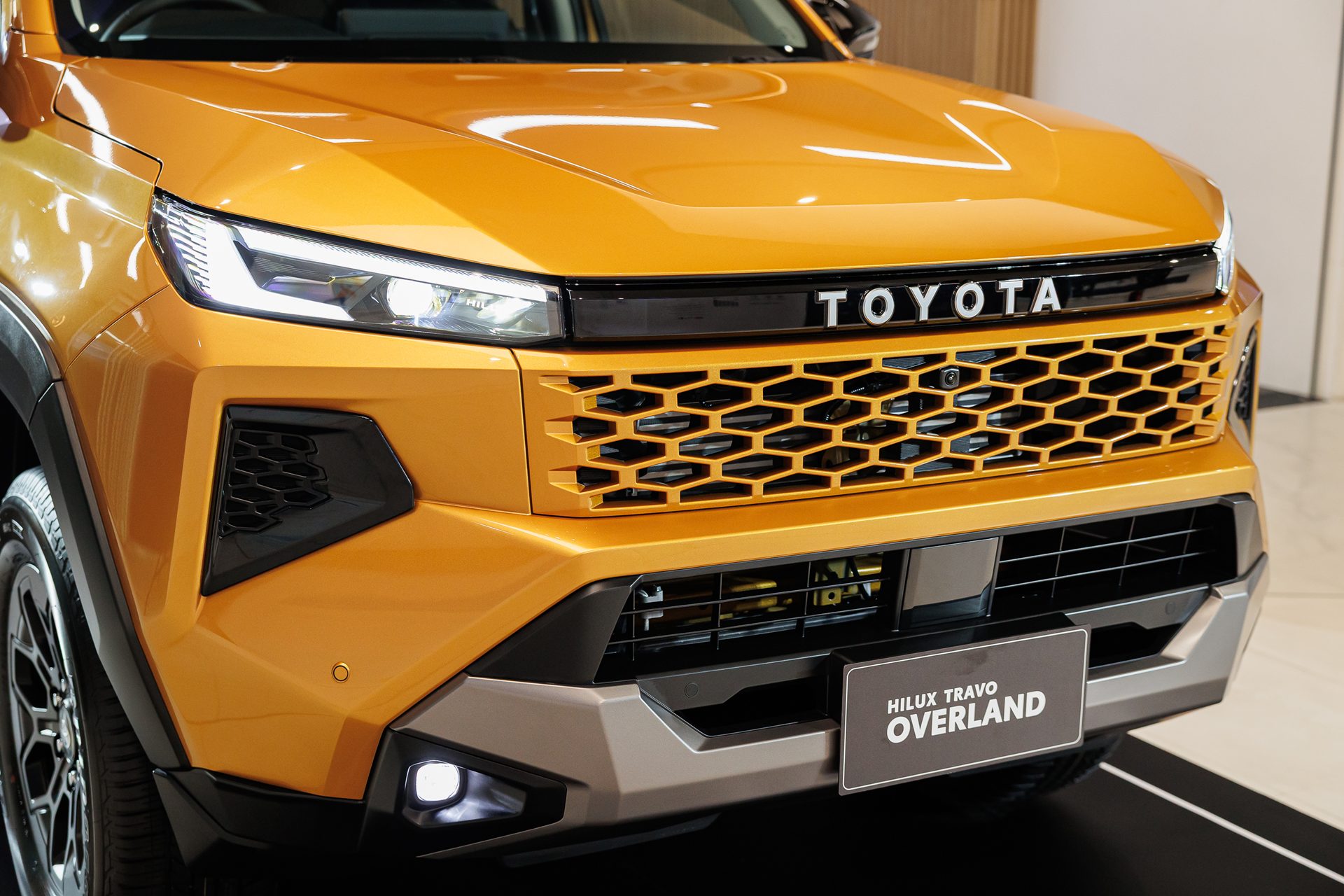 Toyota Hilux Travo Double Cab 4TREX 2.8 Overland AT โตโยต้า ไฮลักซ์ ทราโว ปี 2025 : ภาพที่ 3