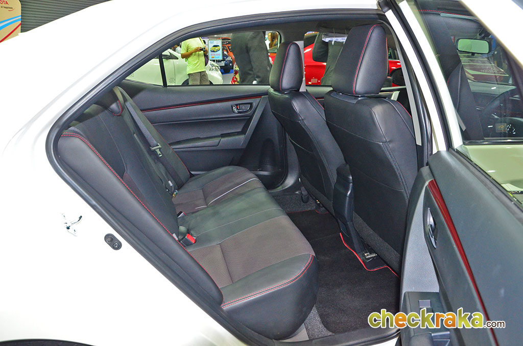 Toyota Altis (Corolla) 1.8 ESport Nurburgring Edition โตโยต้า อัลติส(โคโรลล่า) ปี 2015 : ภาพที่ 14