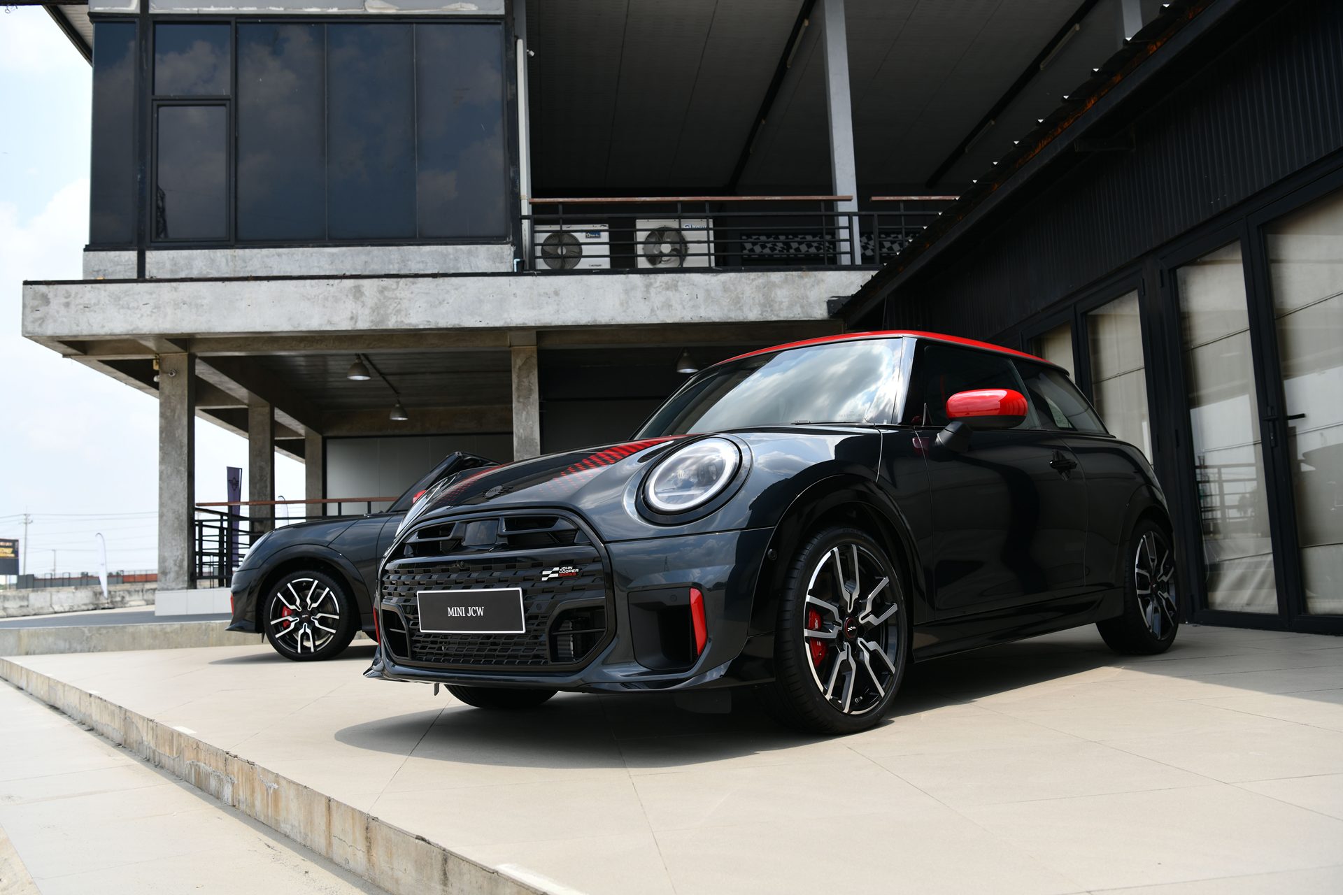 Mini John Cooper Works 3-Door Hatch มินิ จอห์น คูเปอร์ เวิร์กส์ ปี 2025 : ภาพที่ 1