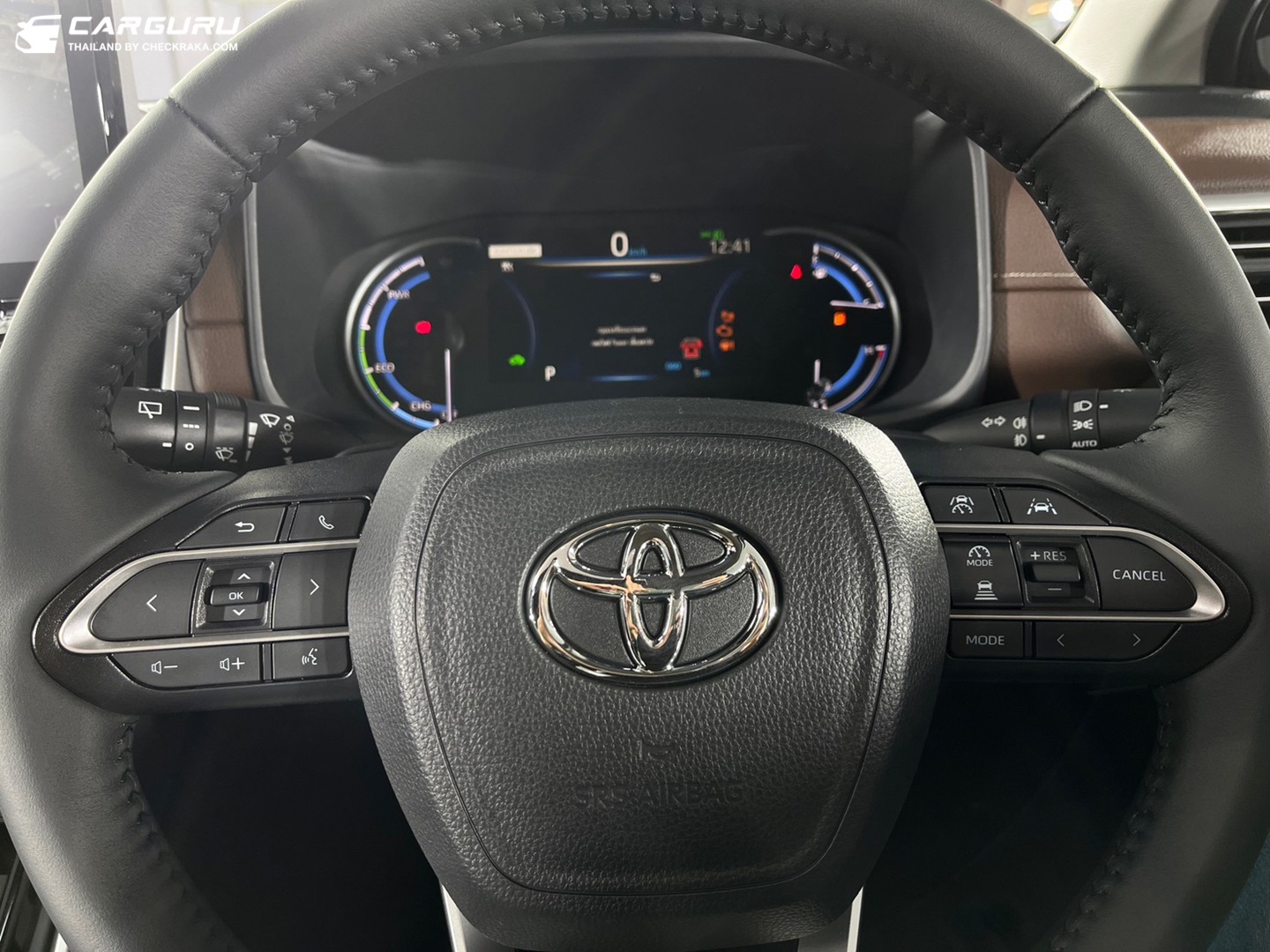 Toyota Innova Zenix 2.0 HEV Premium โตโยต้า อินโนว่า ปี 2023 : ภาพที่ 13