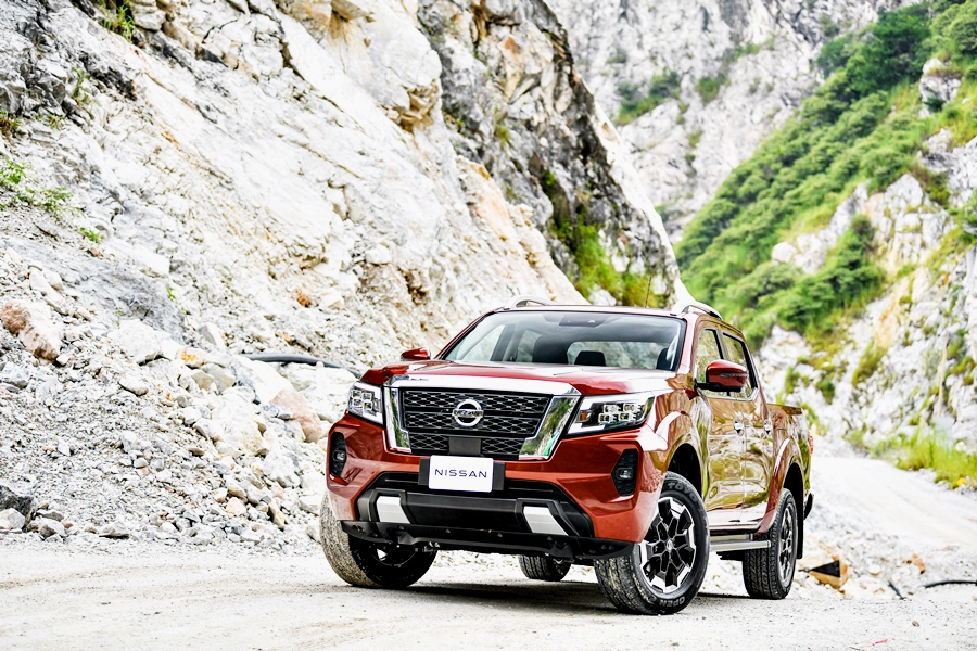 Nissan Navara Double Cab Calibre E 7AT นิสสัน นาวาร่า ปี 2024 : ภาพที่ 2