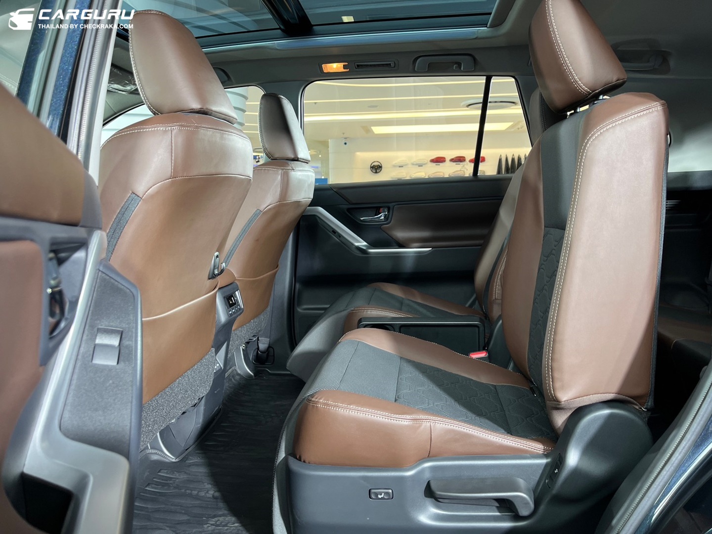 Toyota Innova Zenix 2.0 HEV Premium โตโยต้า อินโนว่า ปี 2023 : ภาพที่ 8