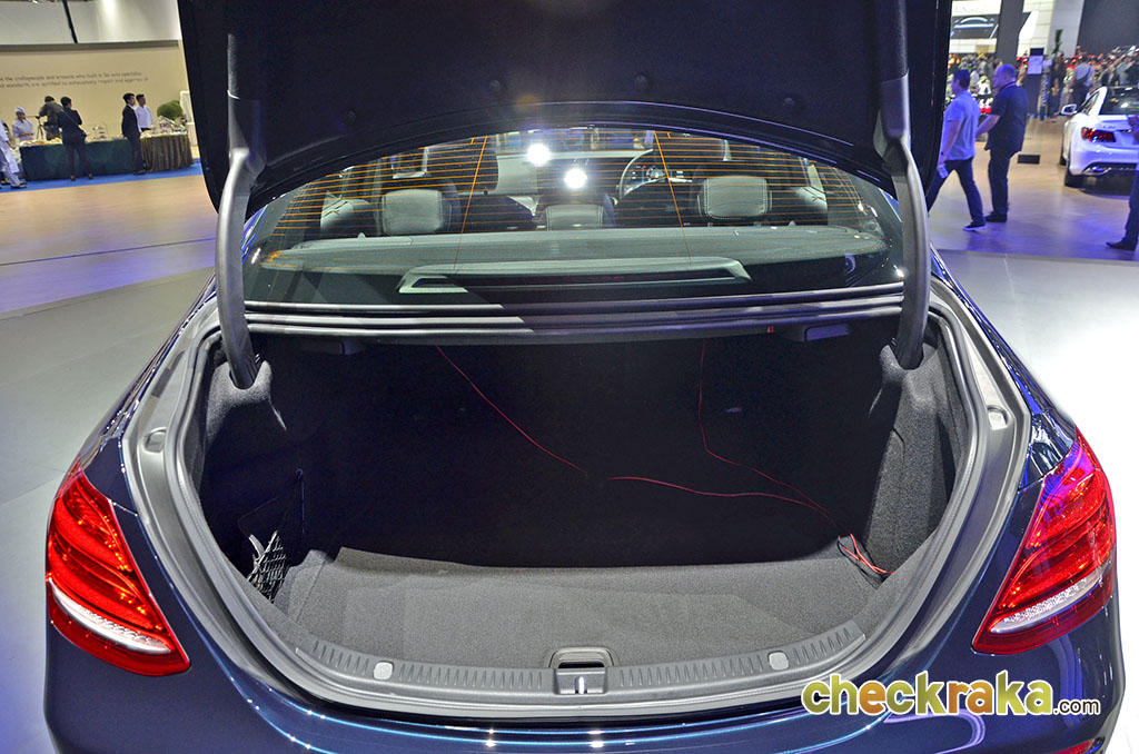 Mercedes-benz E-Class E 220 D AMG Dynamic เมอร์เซเดส-เบนซ์ อี-คลาส ปี 2016 : ภาพที่ 15