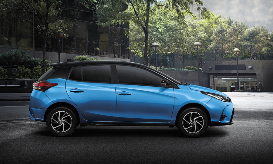 Toyota Yaris Sport Premium with Black Roof โตโยต้า ยาริส ปี 2020 : ภาพที่ 5