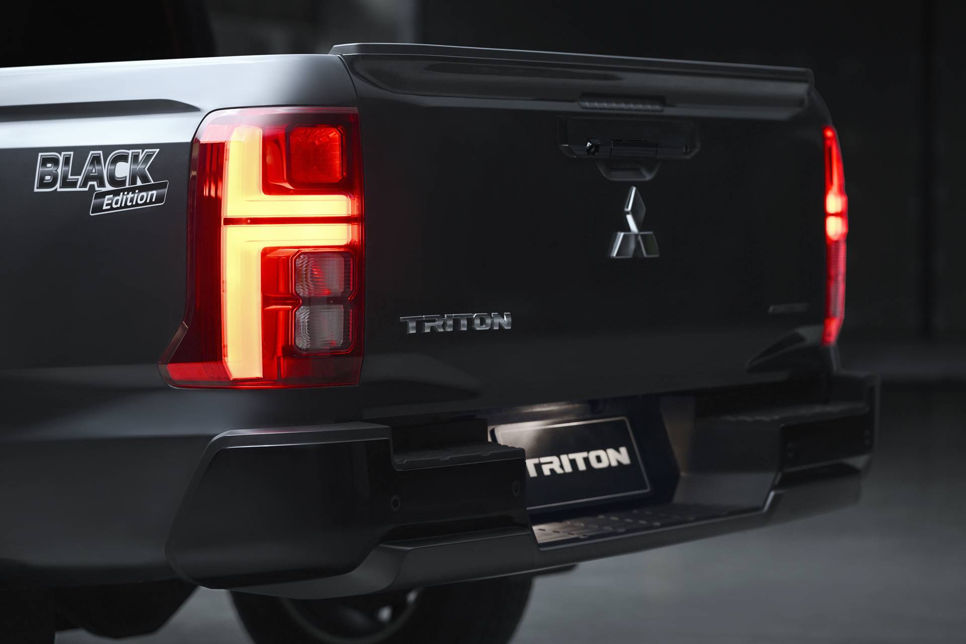 Mitsubishi Triton Double Cab Plus 2.4 Ultra AT Black Edition มิตซูบิชิ ไทรทัน ปี 2024 : ภาพที่ 6