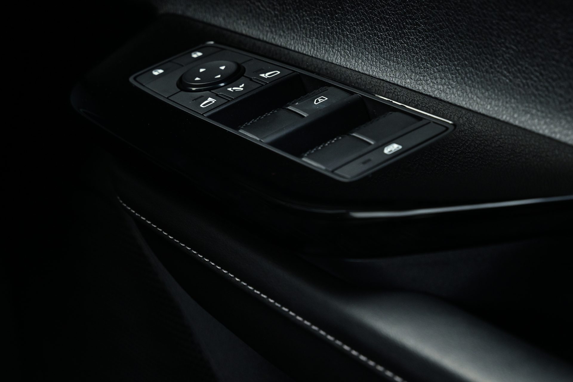 Mitsubishi Xforce HEV Ignite มิตซูบิชิ ปี 2025 : ภาพที่ 7