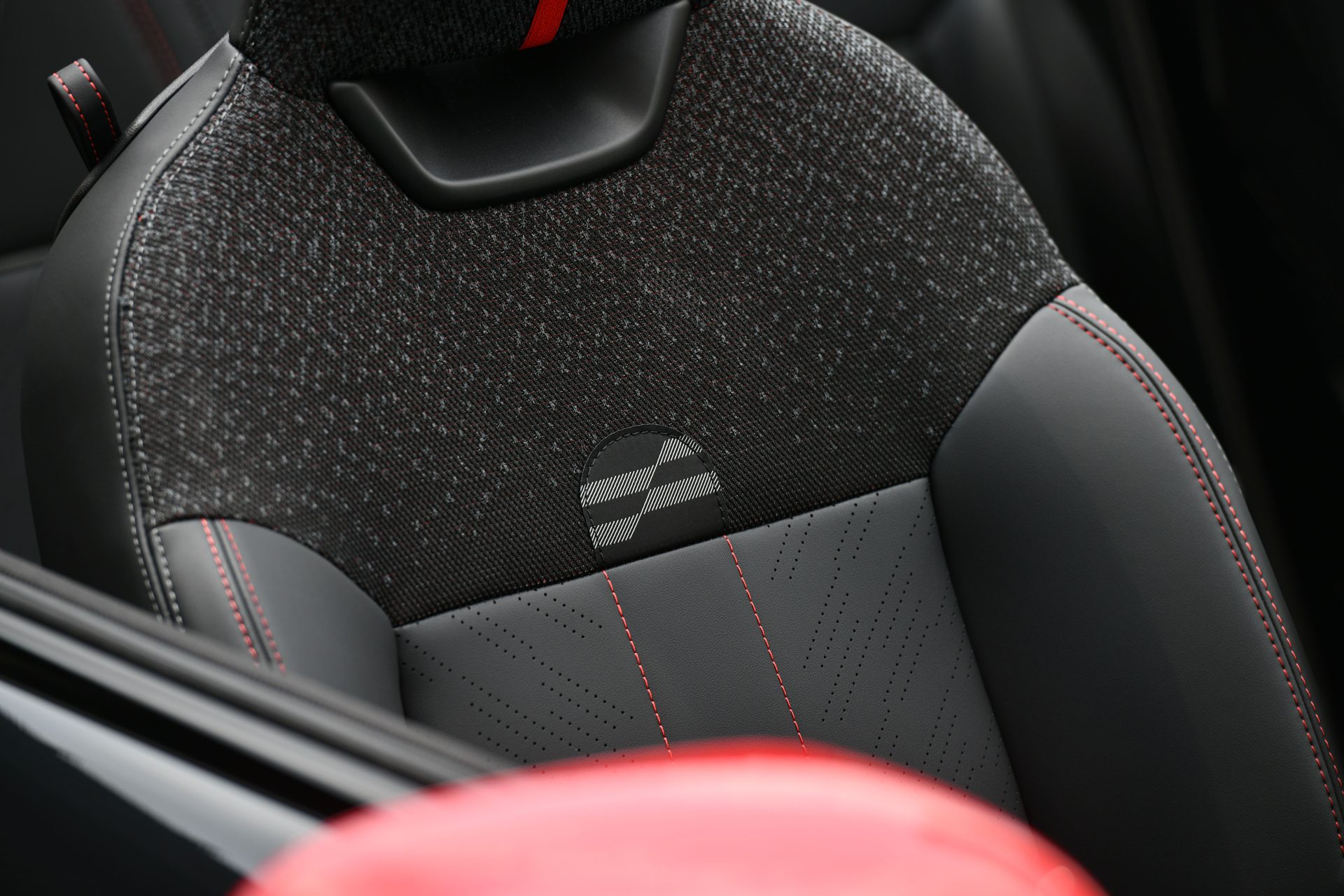 Mini John Cooper Works Convertible มินิ จอห์น คูเปอร์ เวิร์กส์ ปี 2025 : ภาพที่ 4