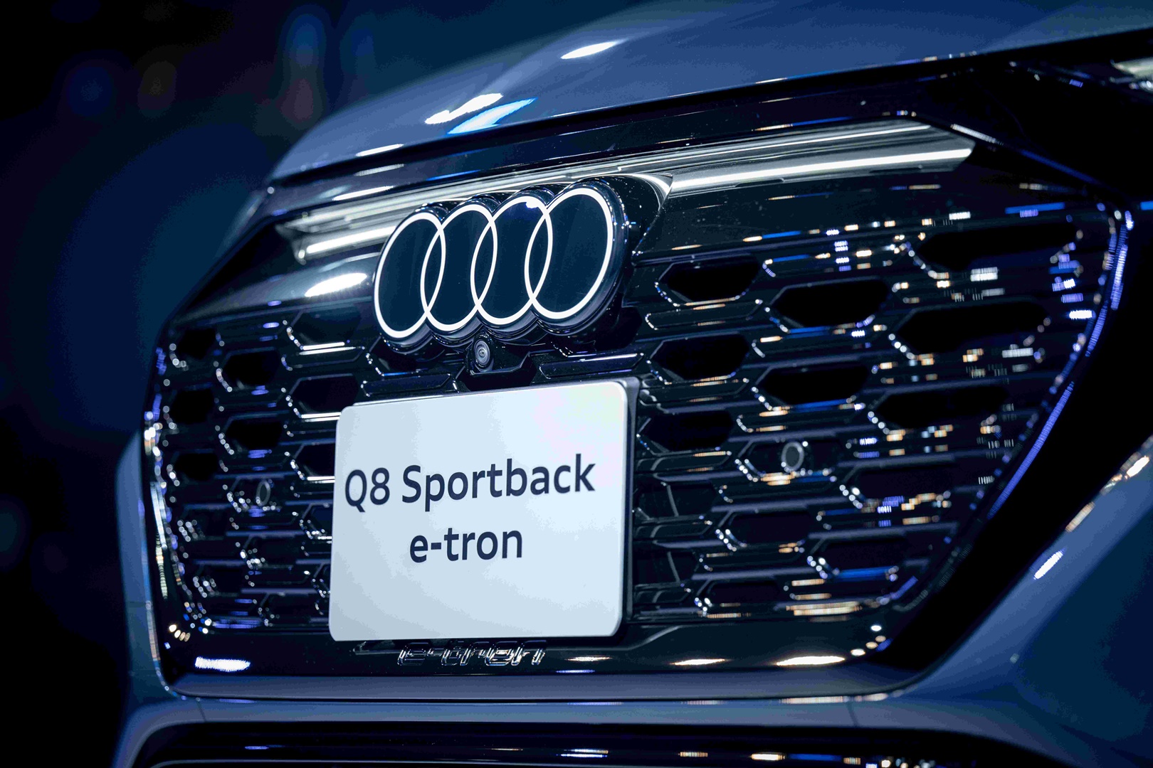 Audi Q8 Sportback e-tron 55 quattro S line Black edition อาวดี้ ปี 2023 : ภาพที่ 2