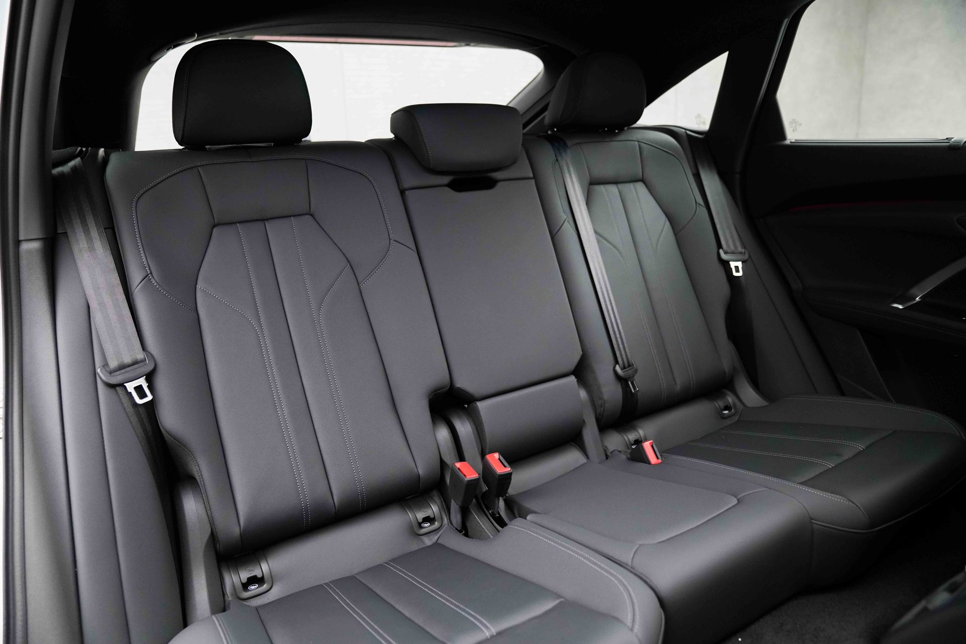 Audi Q5 Sportback e hybrid quattro Tech Pro อาวดี้ คิว5 ปี 2025 : ภาพที่ 8