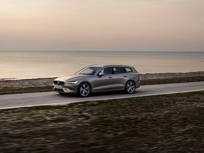 Volvo V60 Recharge T8 AWD R-Design Expression วอลโว่ วี60 ปี 2020 : ภาพที่ 6