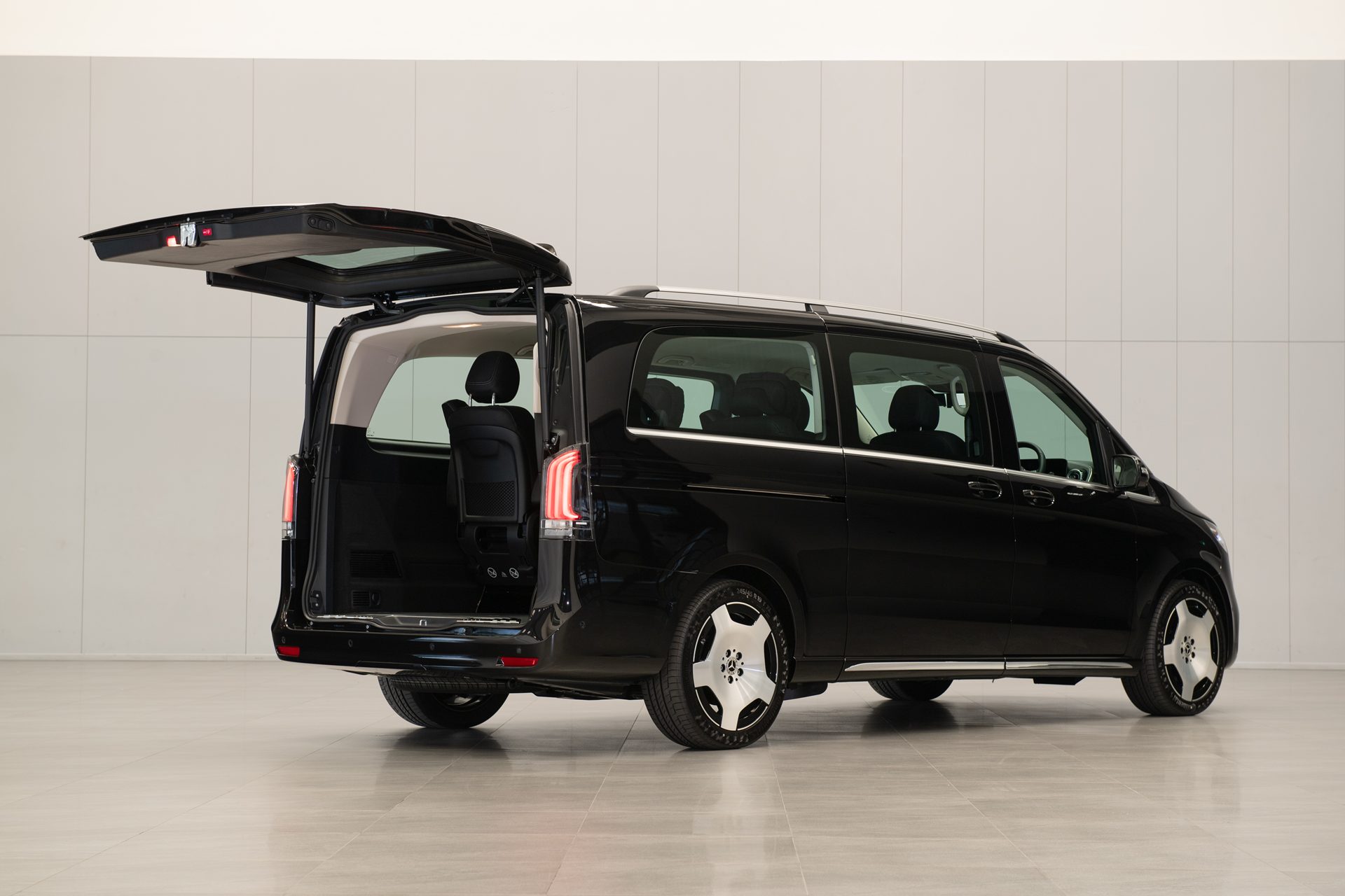 Mercedes-benz V-Class V 300 d Exclusive เมอร์เซเดส-เบนซ์ วี-คลาส ปี 2024 : ภาพที่ 5